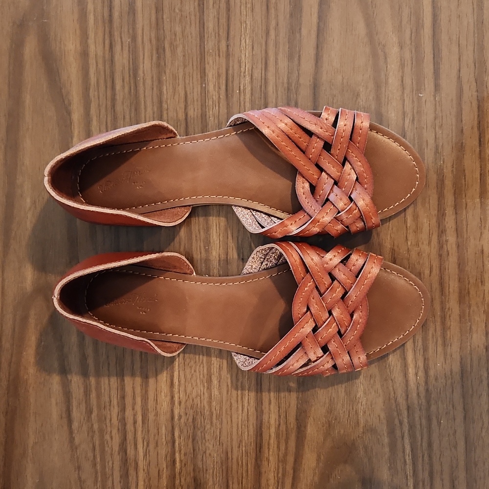 Never Worn Universal Threads Brown Sandals